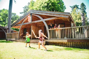 KV Lodge - sunny children playing