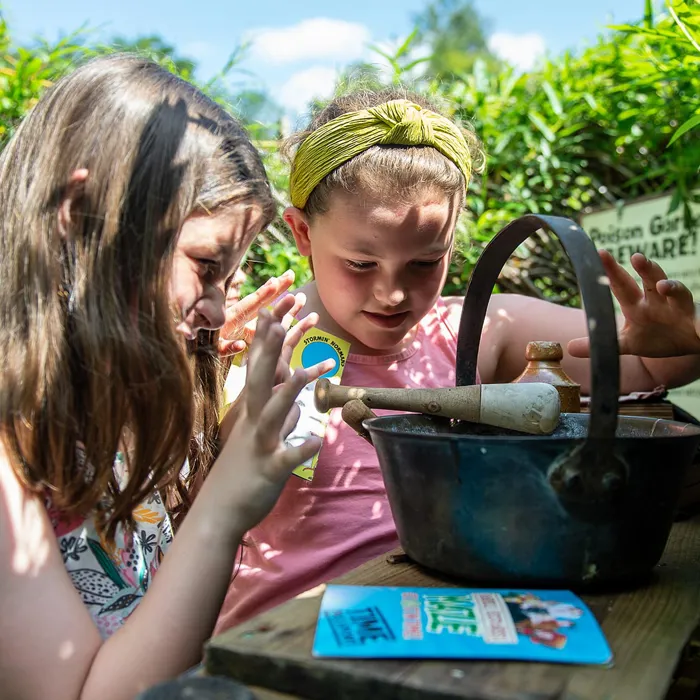 HH Maze - girls with poison bowl