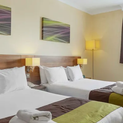 Hi Leamington Spa Twin Room 02 16 9
