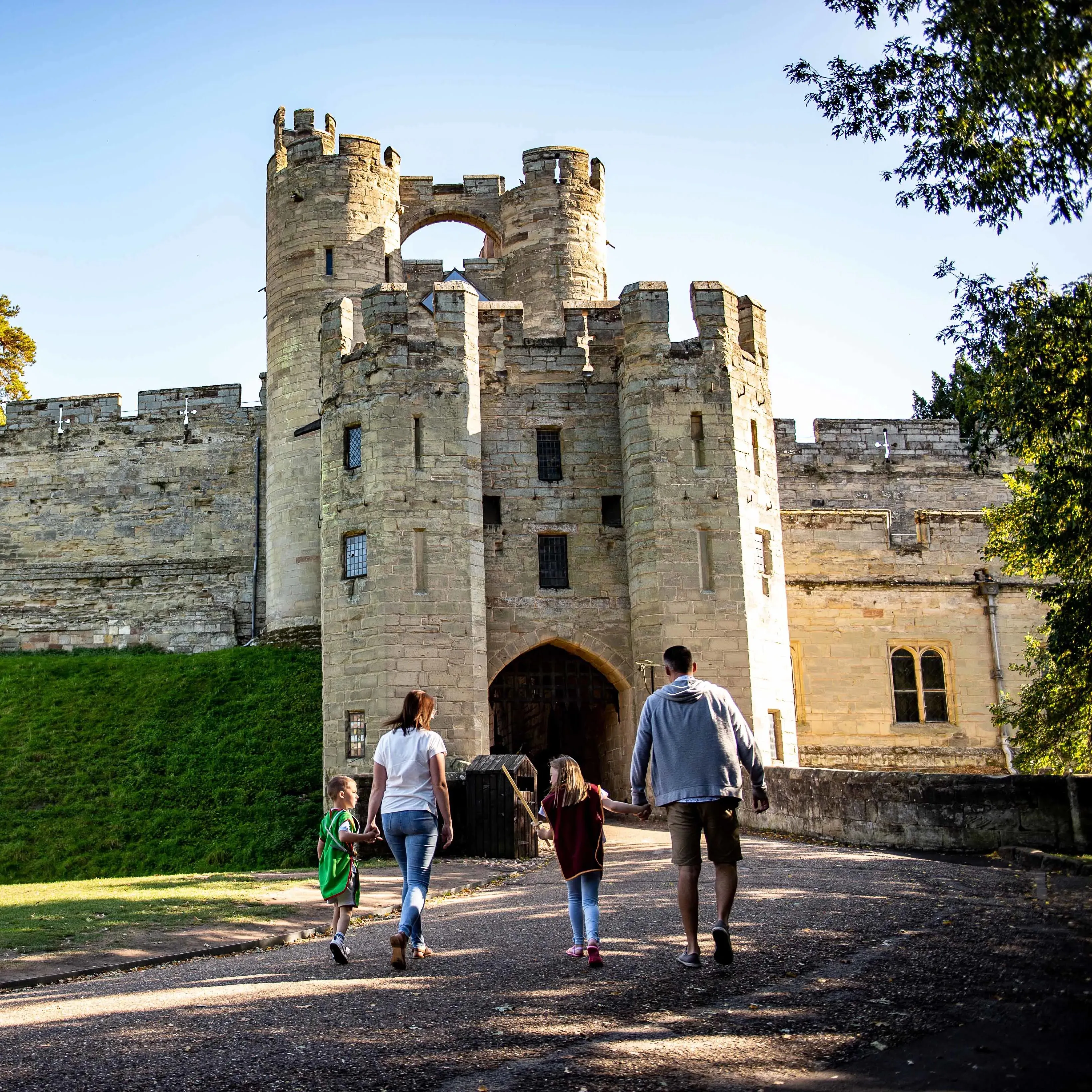 Family At The Castle4 Flip