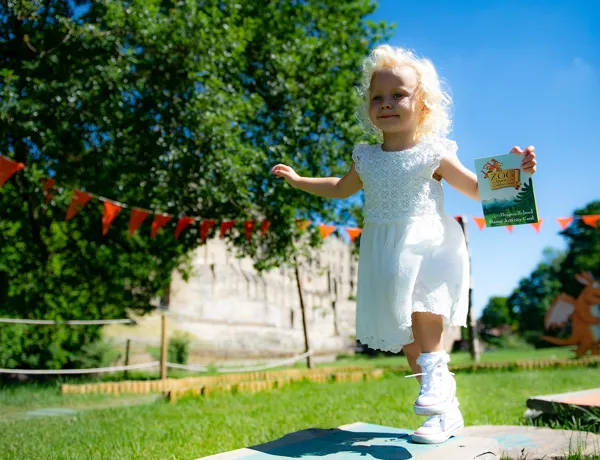 Zog Trail - girl on balance beam