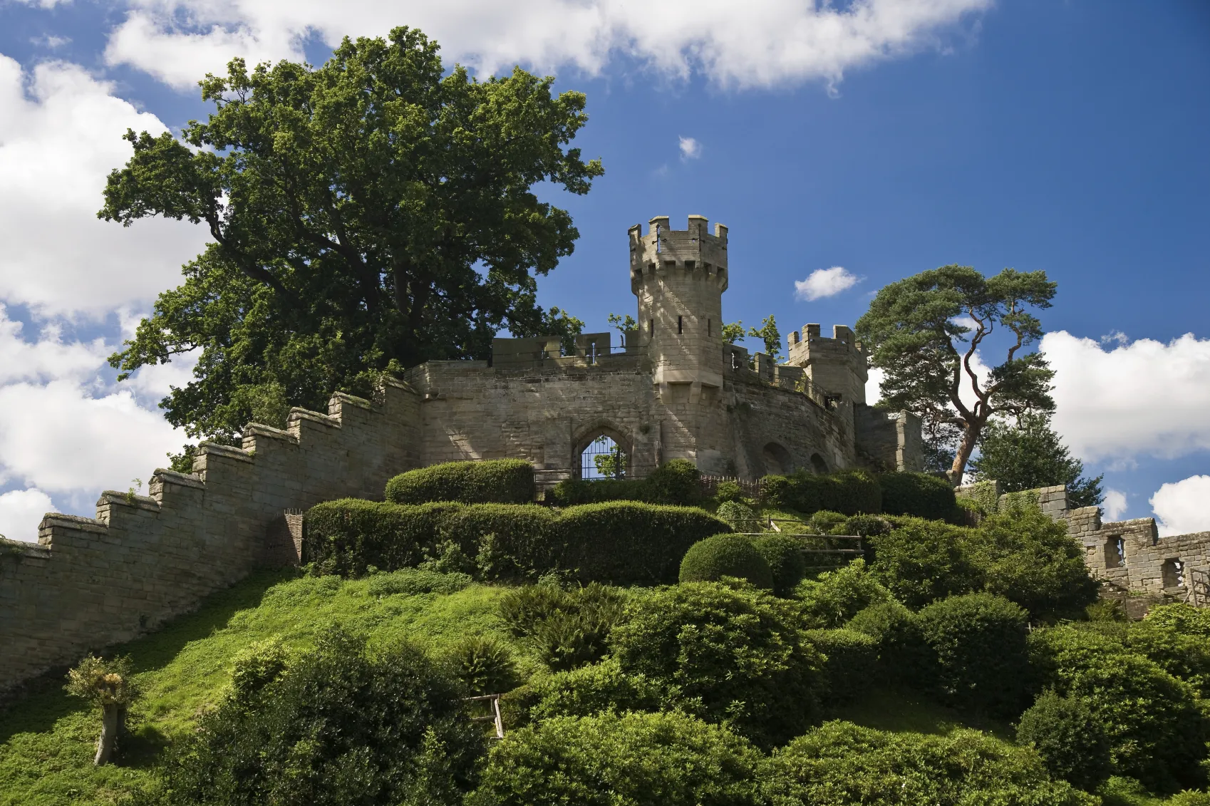 History & Restoration of Warwick Castle - Castle Istock 000004513306 Hires