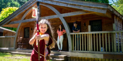 KV Lodge - girl and archery